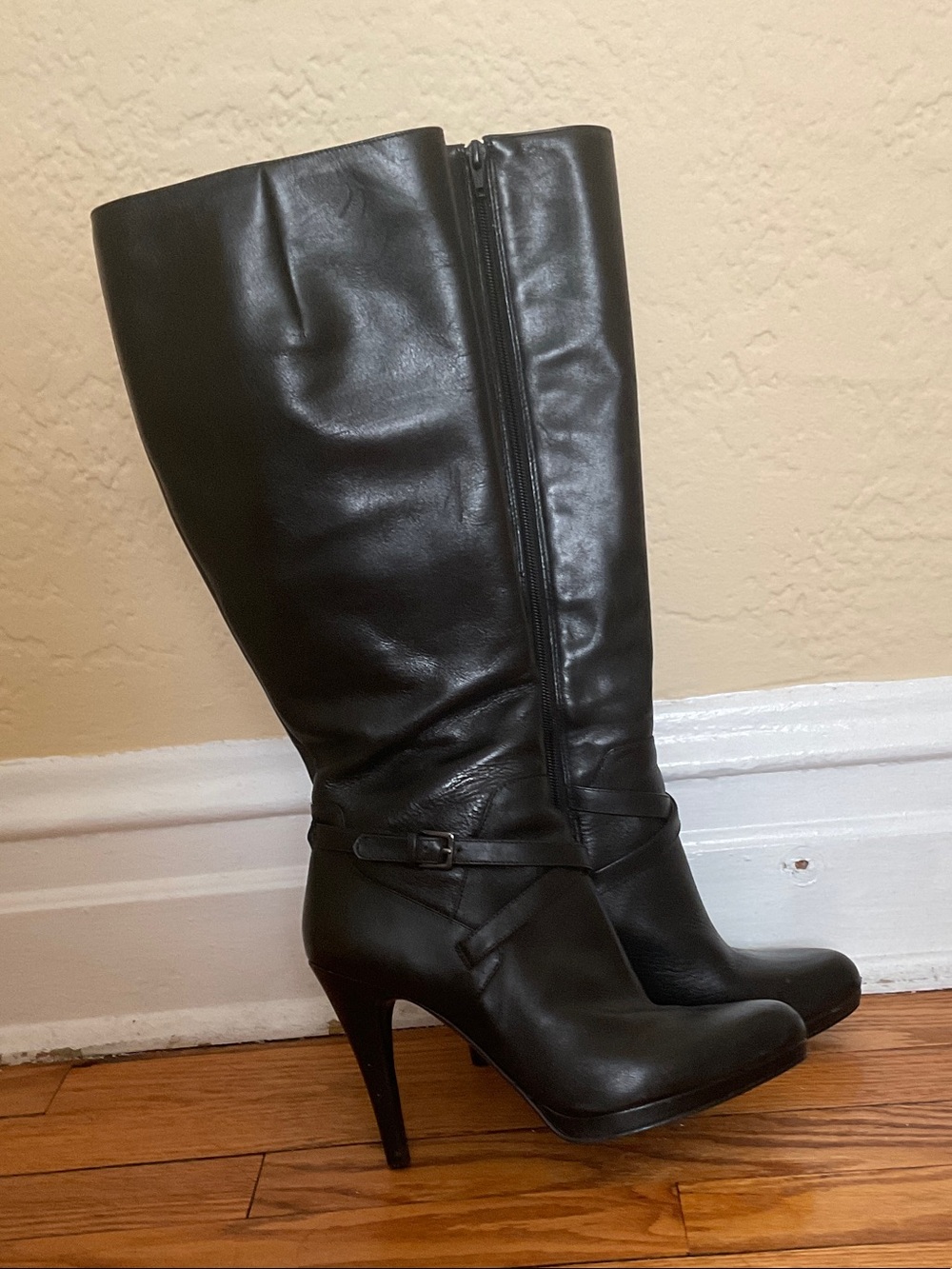 Black High Heel Knee Boots - Classic Women's Riding Style
